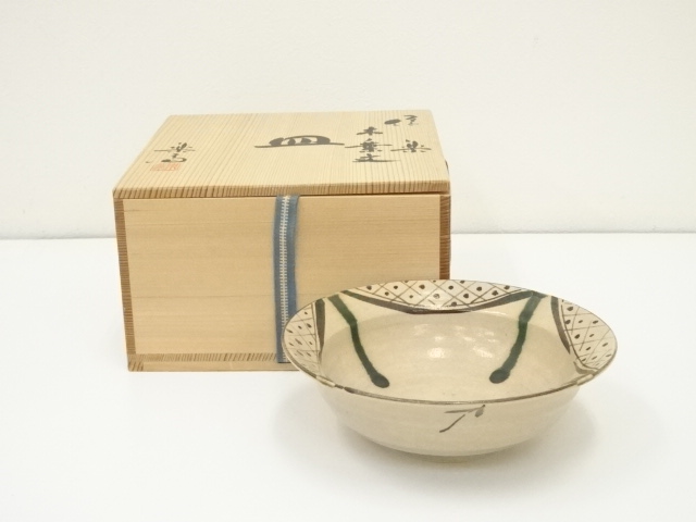 JAPANESE POTTERY / ORIBE WARE SWEETS BOWL / YASHICHIDA KILN